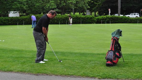 U.S. municipal golf courses take mulligans in funding